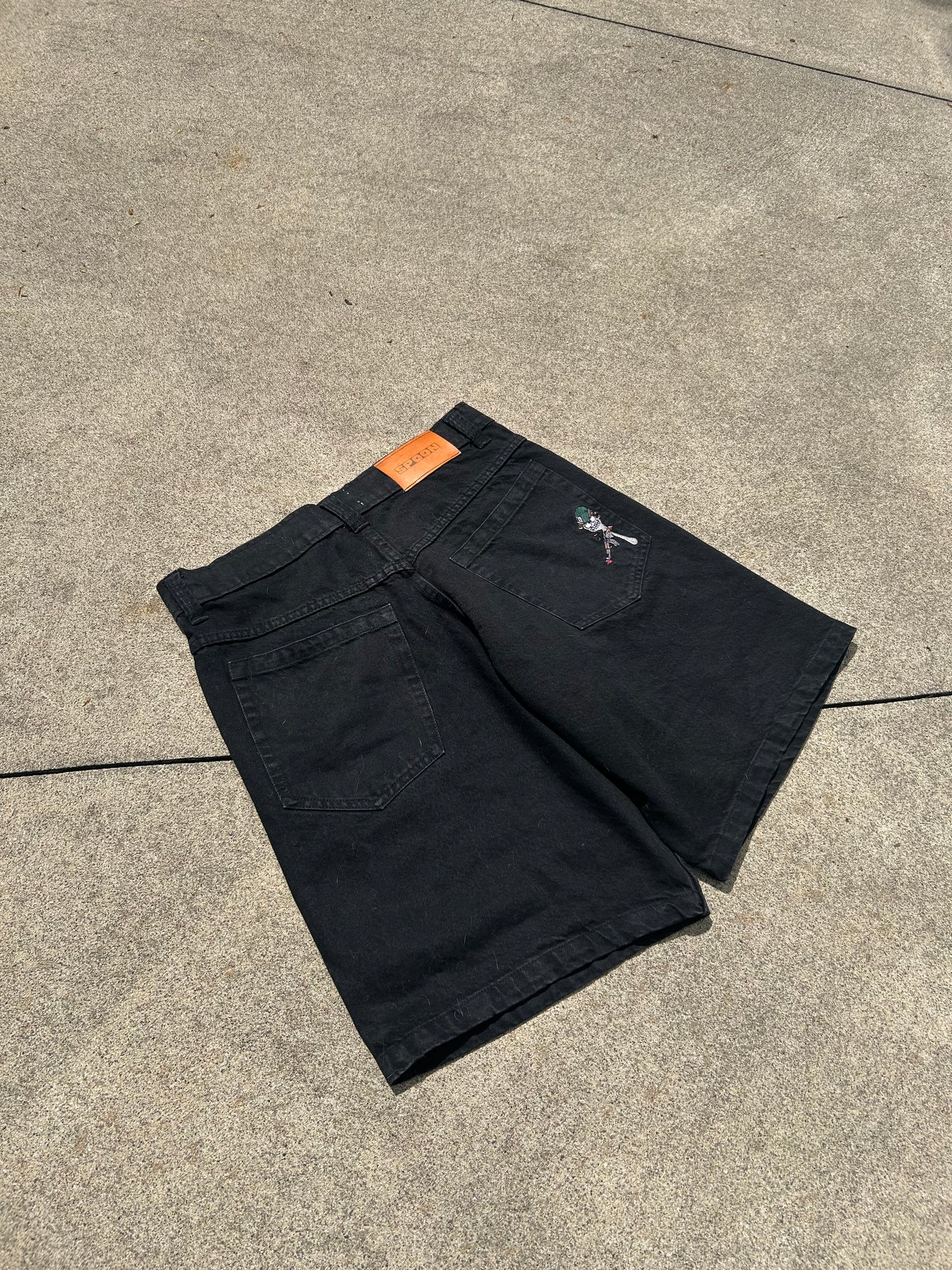 war denim jorts (black)